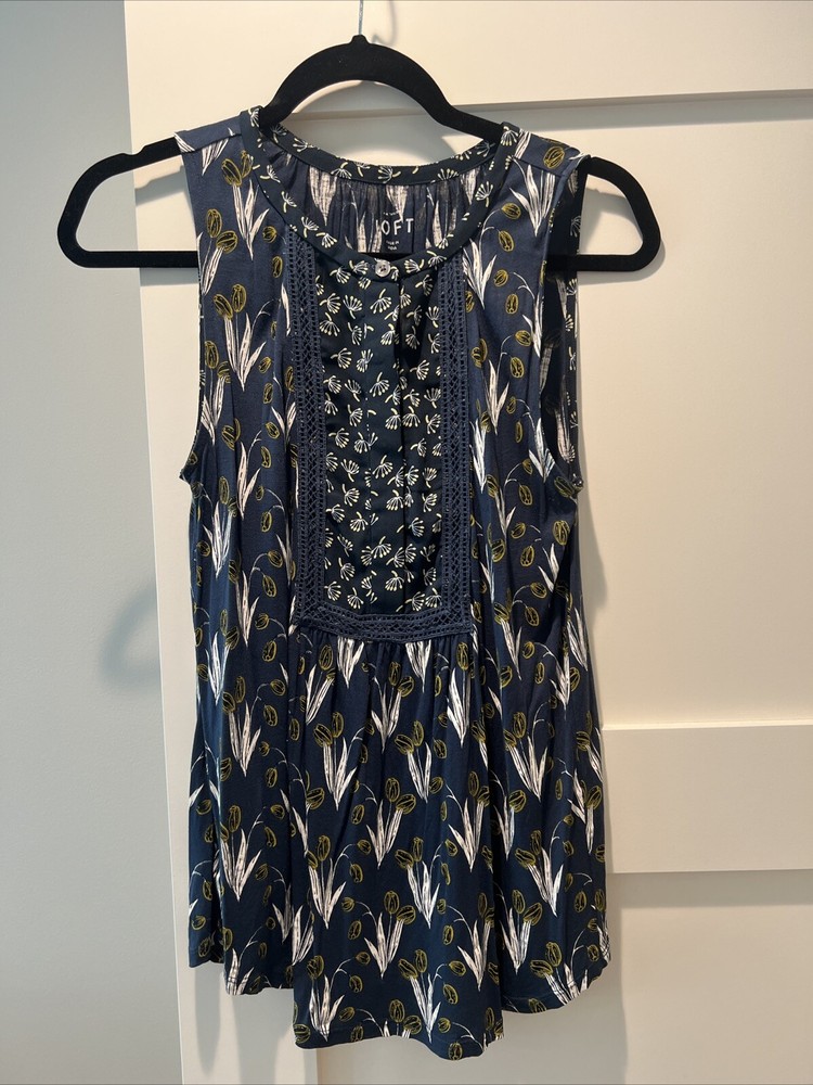 Ann Taylor Loft Women’s Floral Mixed Media Navy Tank Top With Buttons S