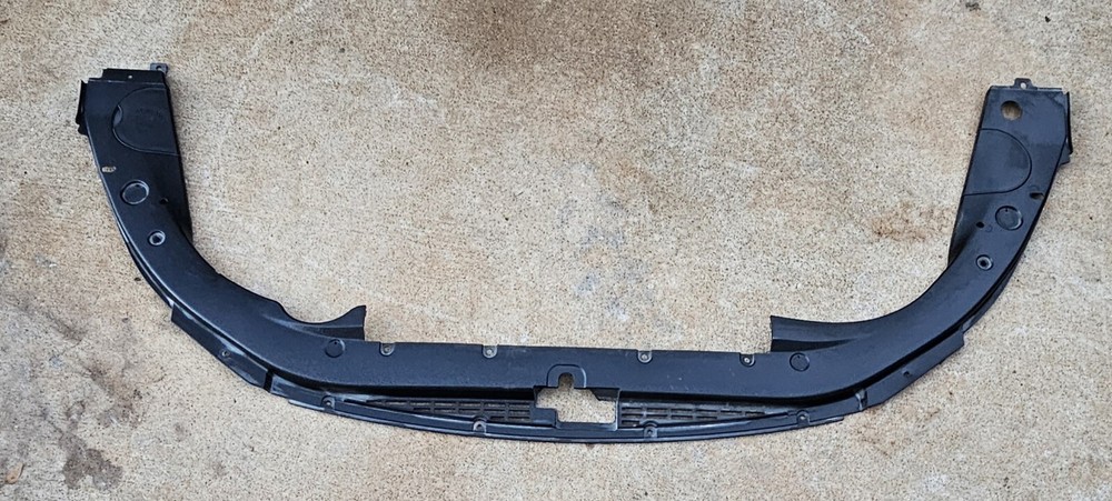 2012-2014 Hyundai Genesis Front Radiator Upper Grille Cover Panel Molding OEM