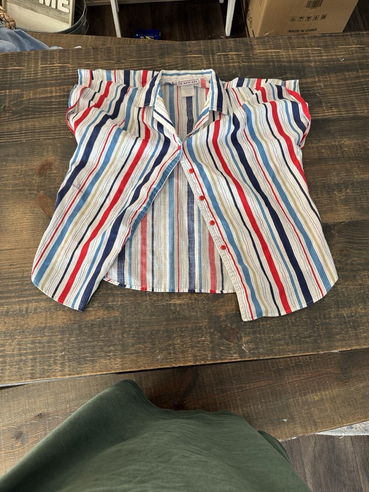 Cabrais Women’s Vintage Button Up Top