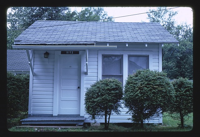 Photo:Livingston Manor New York Edgewood Inn Ritz 1977 Cottage House