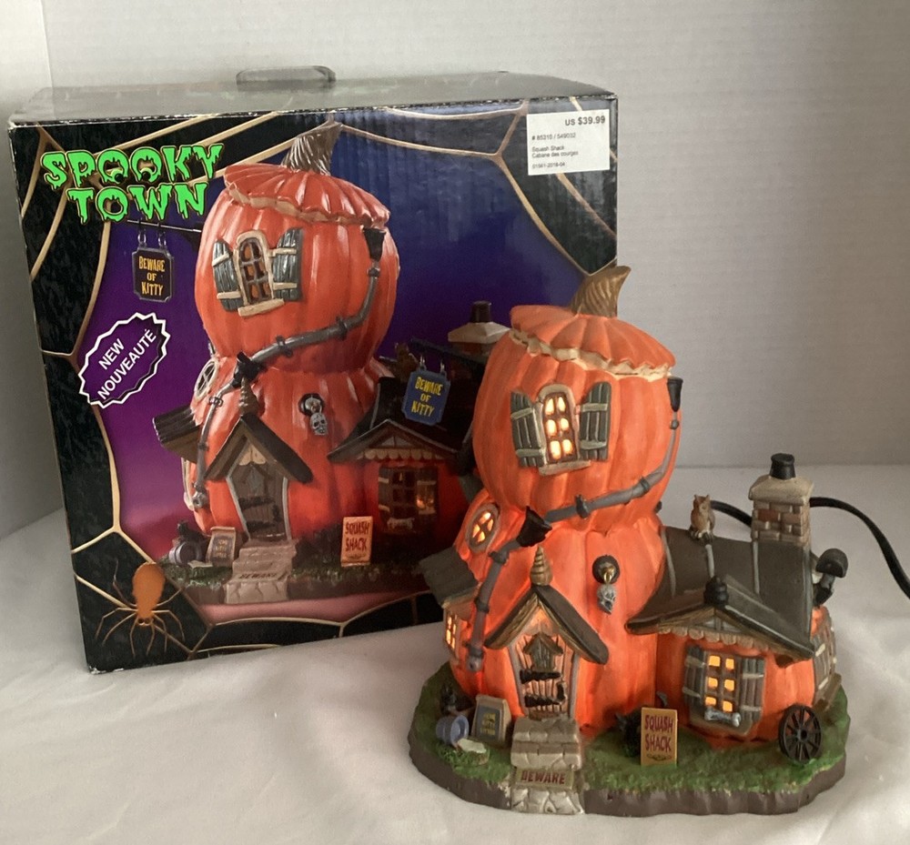 Lemax Spooky Town Halloween Squash Shack Pumpkin House with Light New Never Used