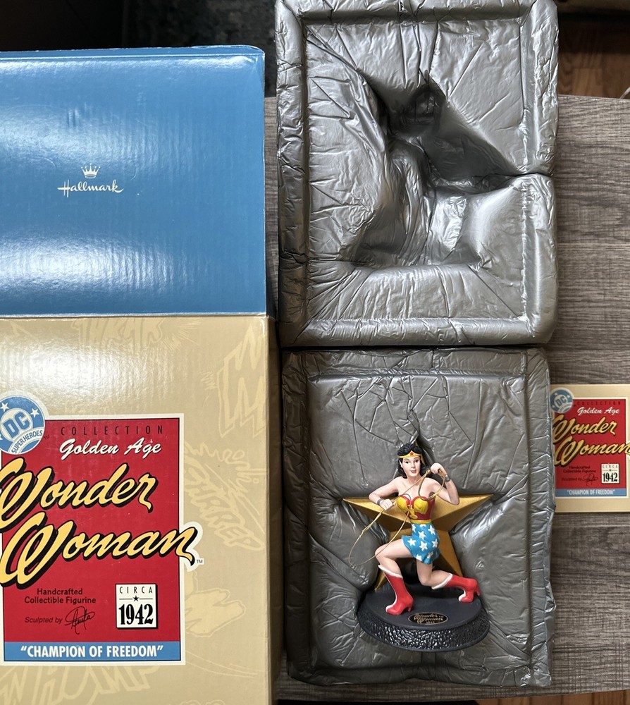 Wonder Woman Golden Age DC Collection Hallmark 1996 Champion of Freedom