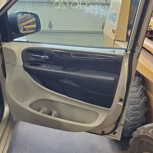 CARAVAN   2013 Front Door Trim Panel 1024300