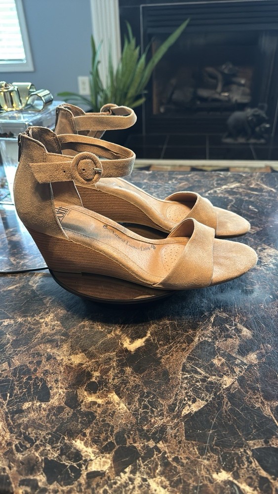 Sofft Marla Tan Suede Wedge Sandals with Ankle Strap Women’s Size 9.5M