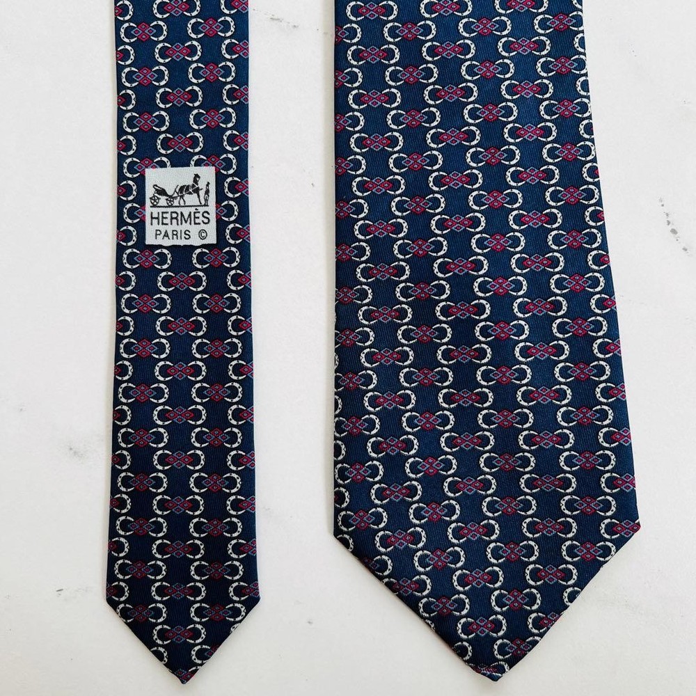 HERMES Necktie Tie All over horse hoof pattern Made in France 100% Silk Navy