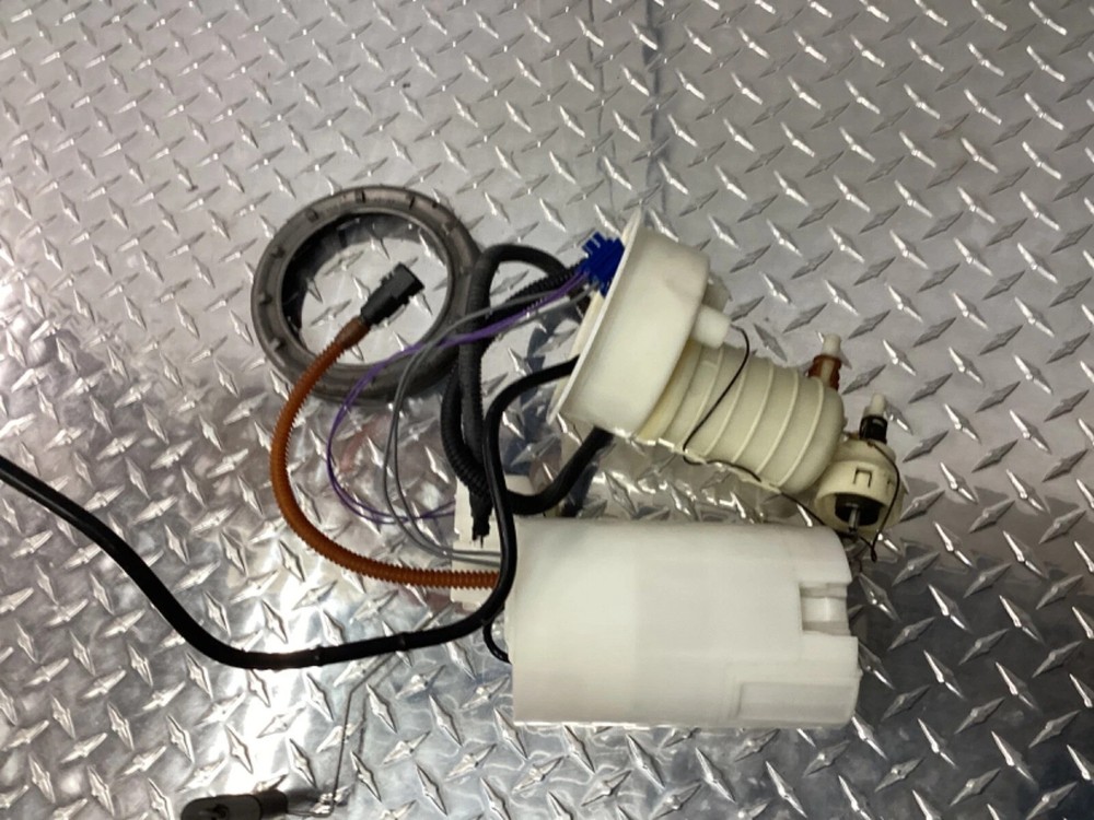 04-05 BMW E85 Z4 3.0 FUEL GAS TANK FUEL PUMP and SENDING UNIT