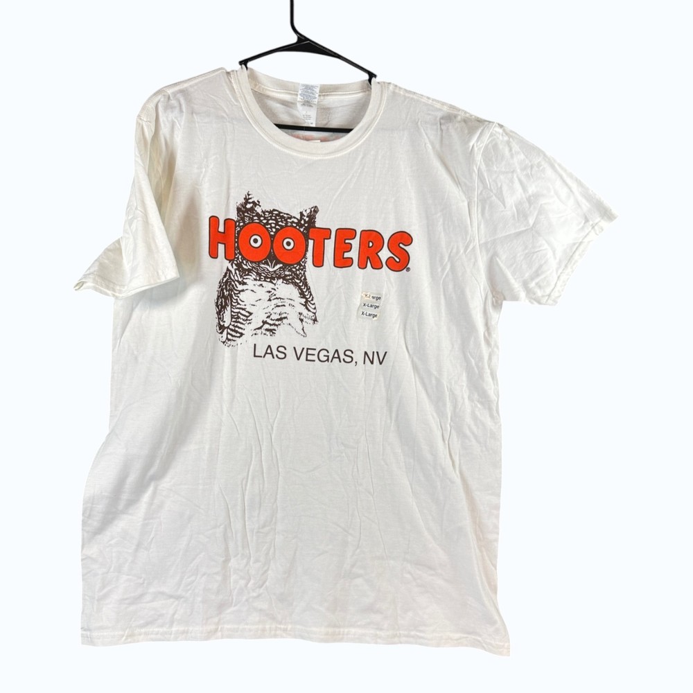 Hooters Las Vegas NV T-Shirt XL Gildan Softstyle Owl White Retro New Old Stock