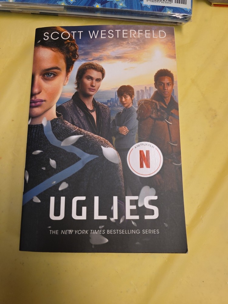 Uglies by Scott Westerfeld (2005, Trade Paperback)