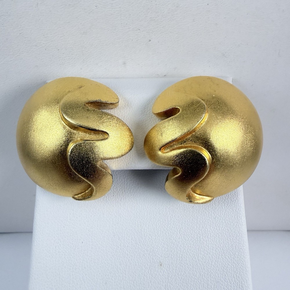 Vintage LEE WOLFE Signed Modernistic Matte Gold Tone Clip on Earrings