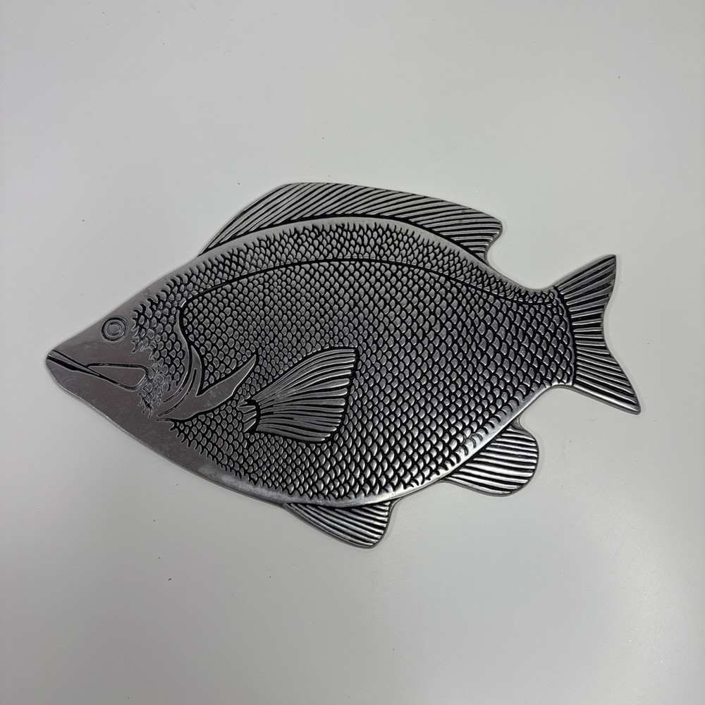 Vintage Cast Aluminum Fish Trivet (Needs Rubber Feet Replaced)