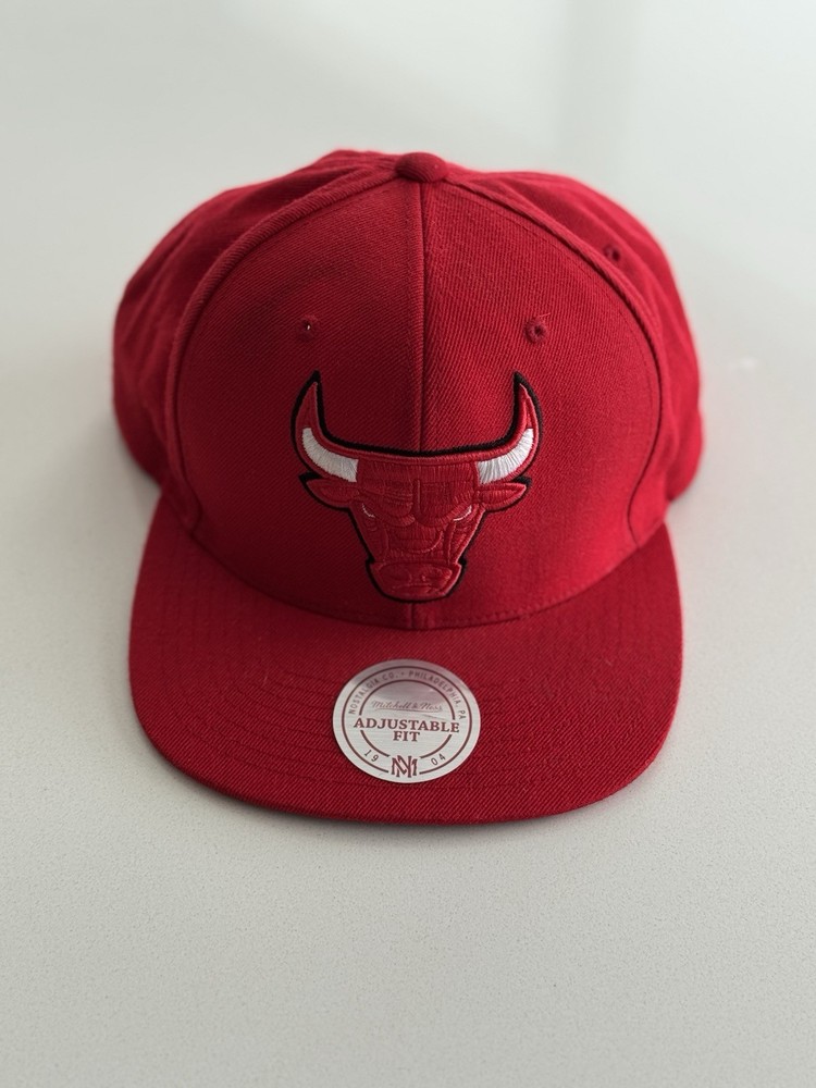 Chicago Bulls Mitchell & Ness Red NBA Core Basic Snapback Hat - OSFA - Graphic