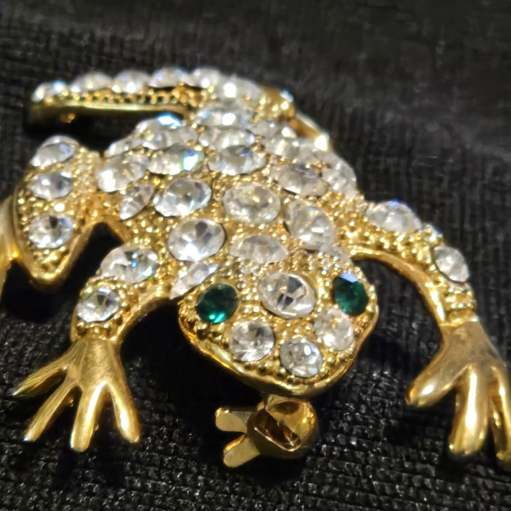Vintage Rhinestone Embellished Frog Brooch Pin With Sparkling Faux Emerald Eyes