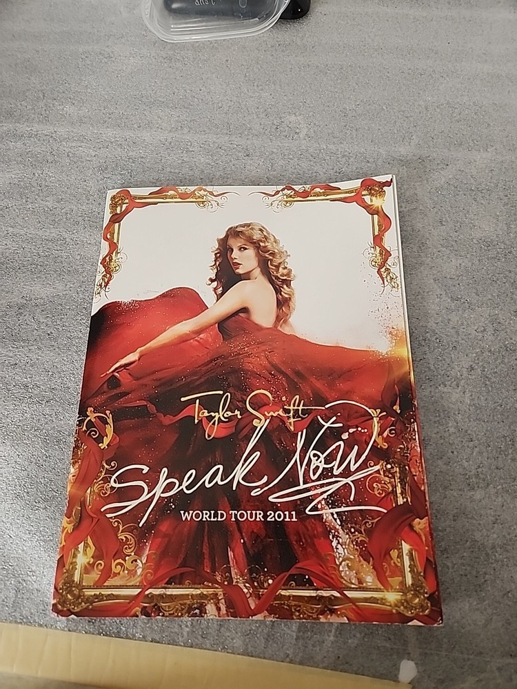 Taylor Swift Speak Now World Tour 2011 Concert Program Book