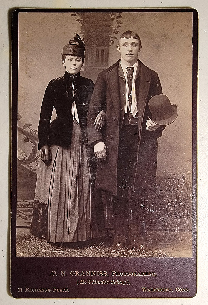Waterbury Connecticut CT Portrait Of Man And Woman Vintage Cabinet Card Photo