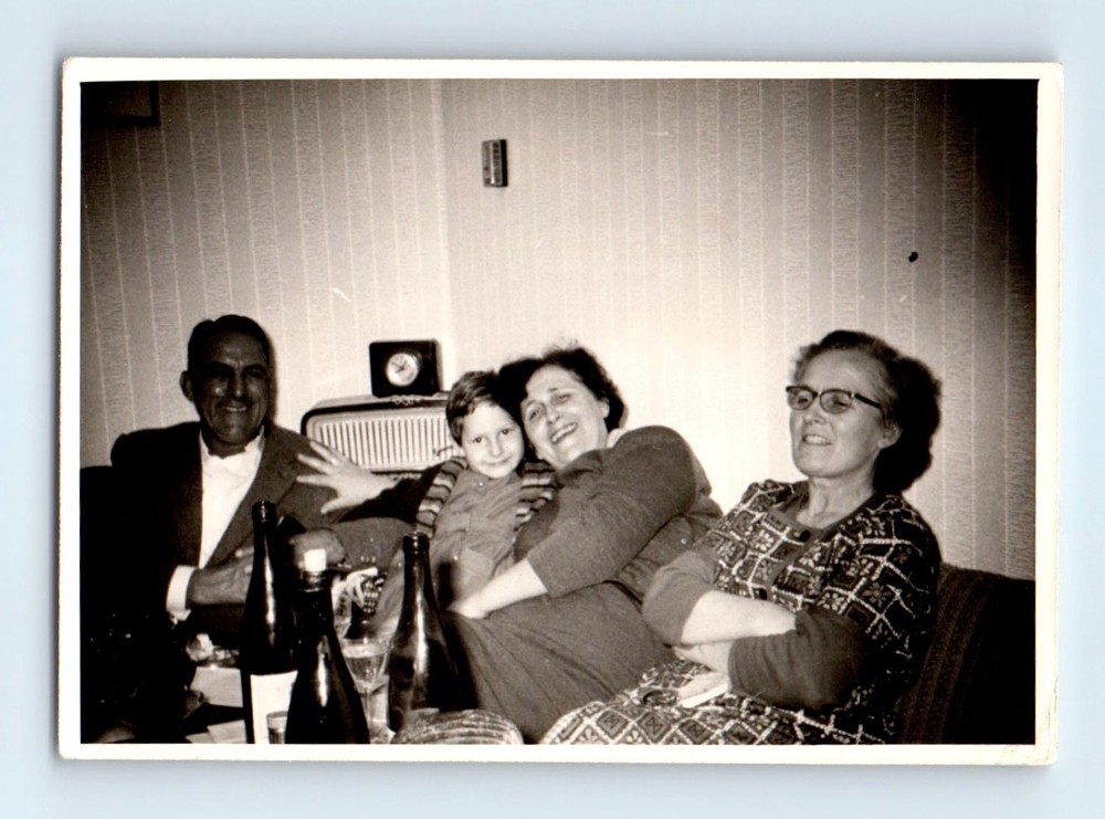 Old Vintage Photo MAN WOMEN BOY LAUGHING IN LIVING ROOM BY RADIO WINE BOTTLES