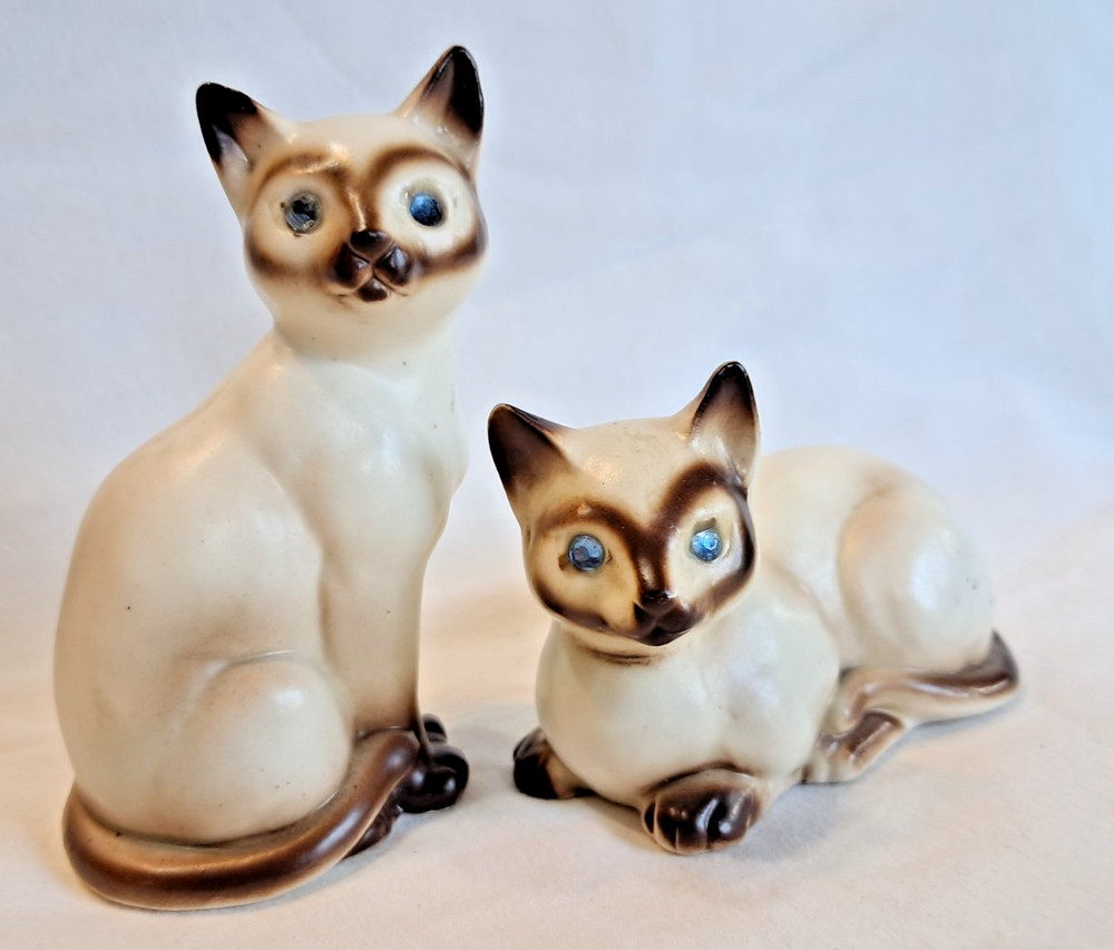 Vintage Victoria Ceramics Siamese Cat Salt & Pepper Shakers Japan Dark Eyes