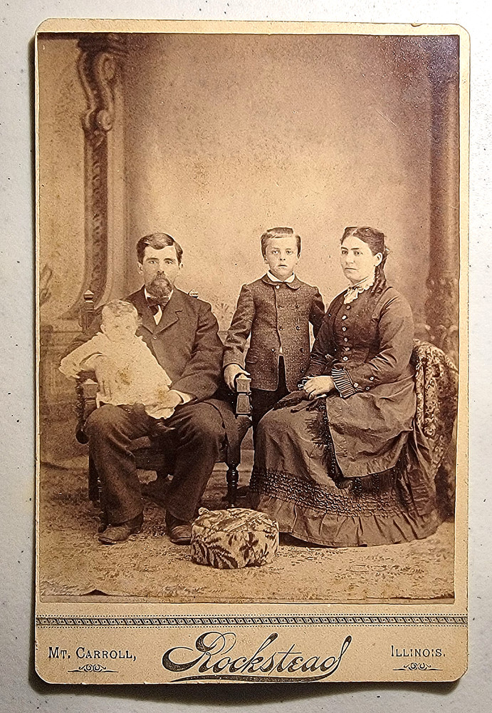 Mt. Carroll Illinois Portrait Of Man Woman Children Vintage Cabinet Card Photo