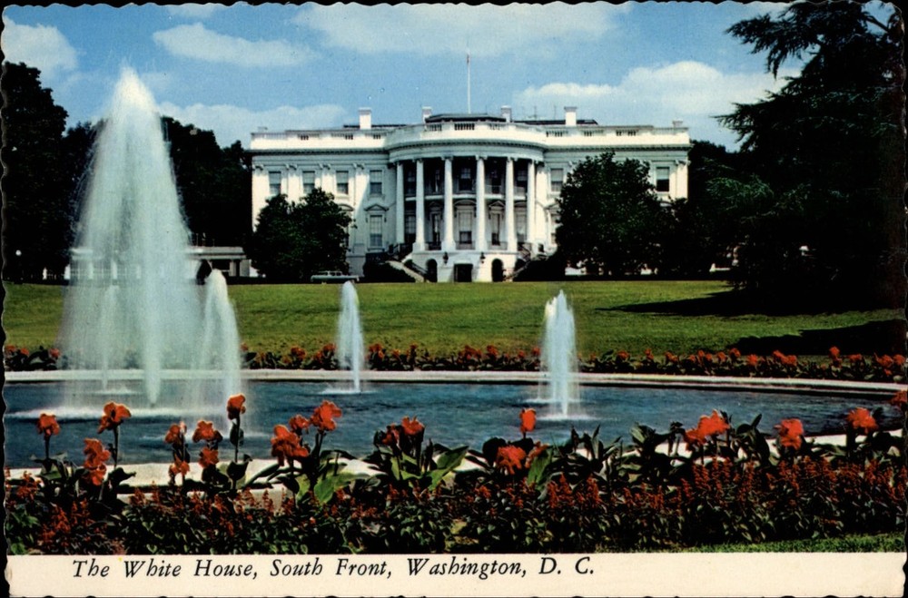 Washington DC White House South Front lawn fountain unused vintage postcard