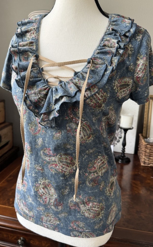 Lauren Jeans Co ~ Women’s Ruffled V-neck ~ Blue Paisley ~ Short Sleeve ~ Size M