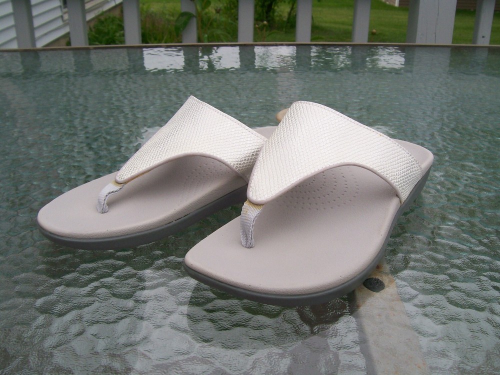 Clarks Cloudsteppers Womens Size 8M Silver Thong Sandals New No Tags No Box