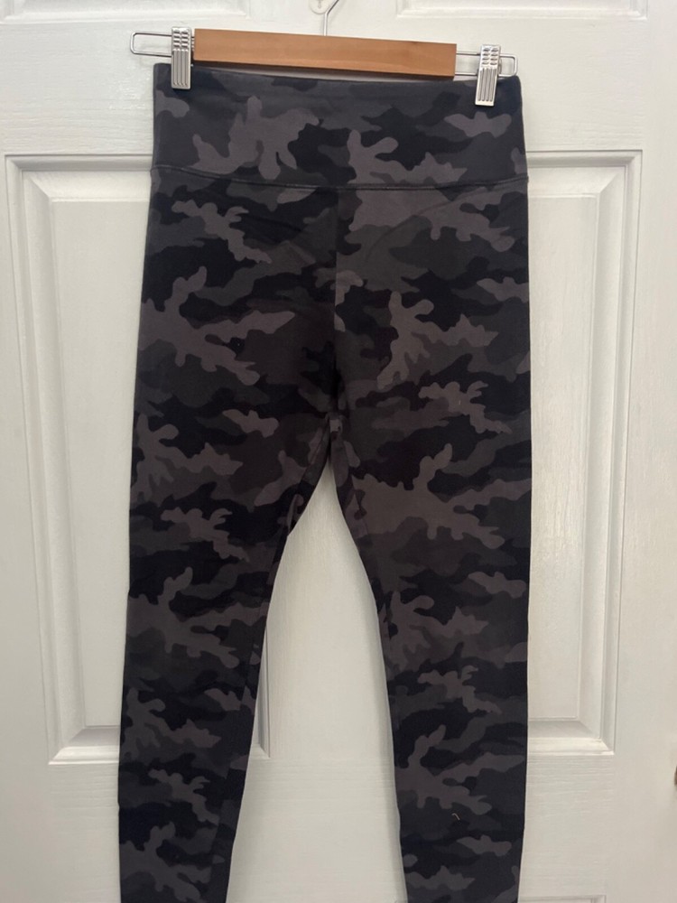 Pre-Owned Wild Fable Juniors Gray & Black Camouflage Leggings- Small
