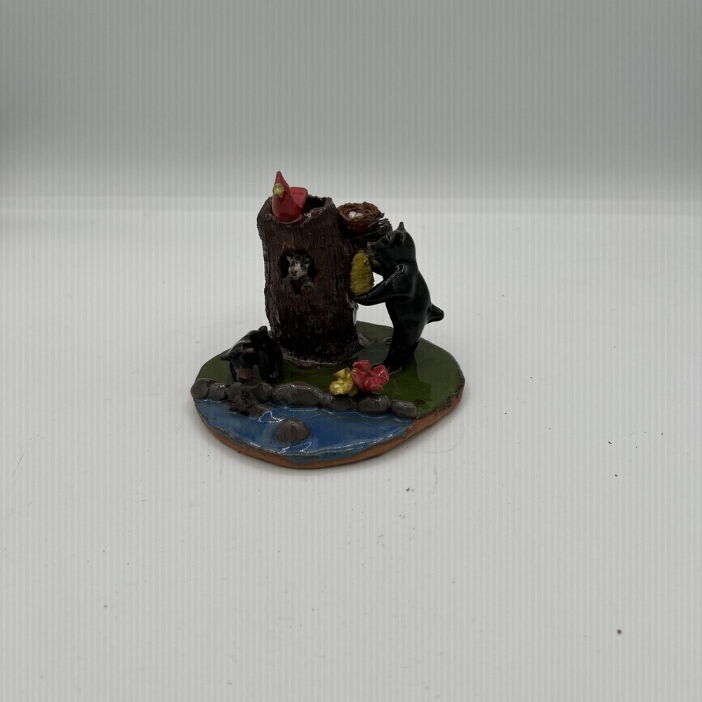 LYNN BAILEY FOLK ART POTTERY FIGURAL SCENE WITH BEARS, BIRDS, AND OPOSSUM