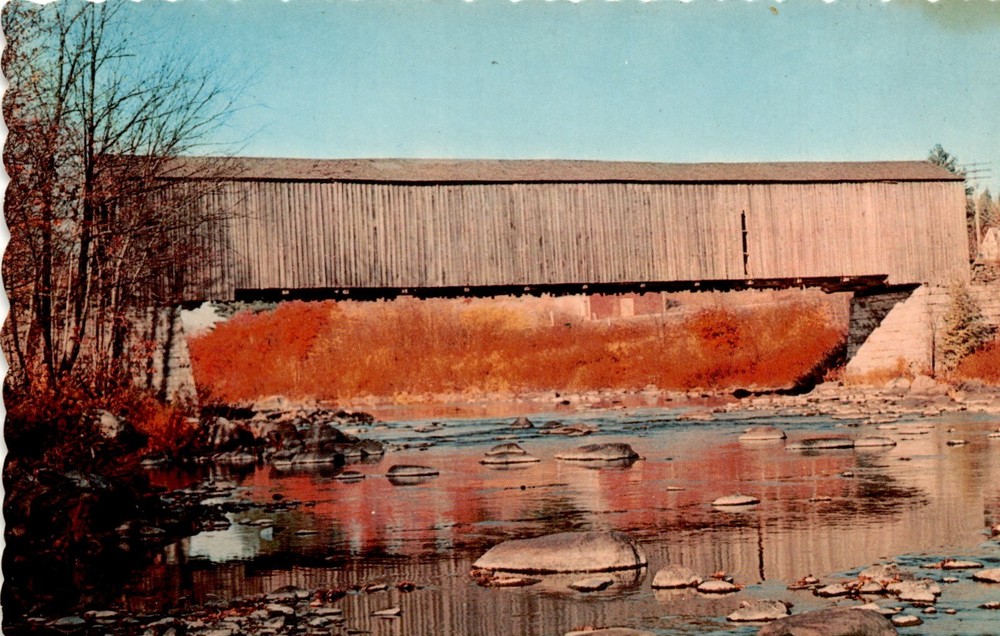 M-4231, EASTERN ILLUSTRATING CO., New London, N. H., Postcard