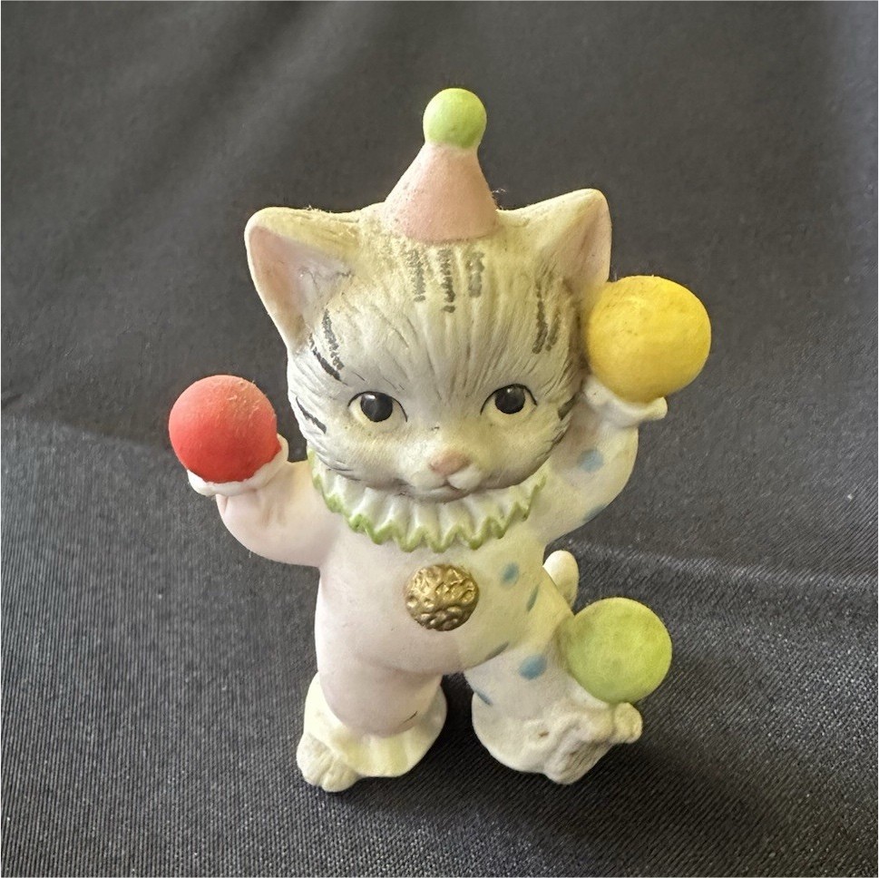 VNTG Schmid Kitty Cucumber cat clown figurine. Collectible 3 Inch