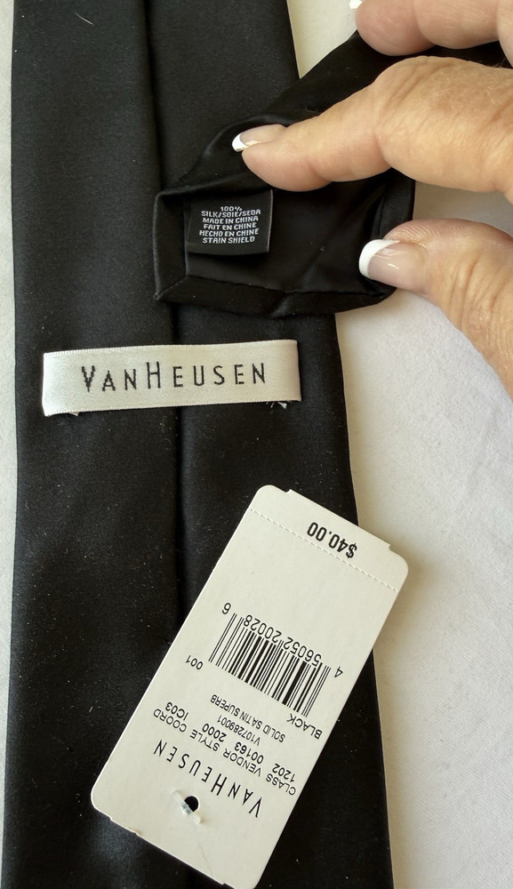 Van Heusen Men's Black Classic 100% Silk Woven Solid Stain Shield Tie