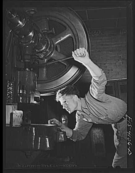 Photo:Knoxville Tennessee 1940s TVA War Work Training Woman Machinery