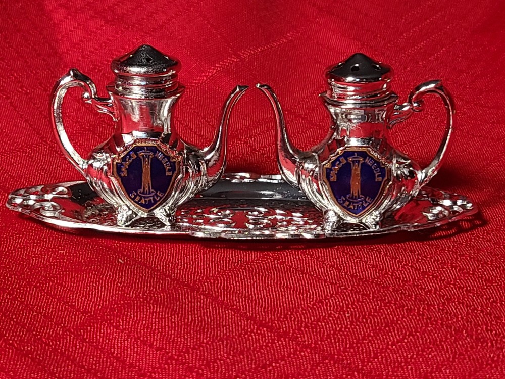 Vintage Salt & Pepper Shakers With Tray, Souvenir Of Seattle Space Needle