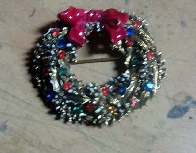 Vintage ART Holly Wreath Brooch Pin Christmas Holiday Enamel Red Bow Crystals