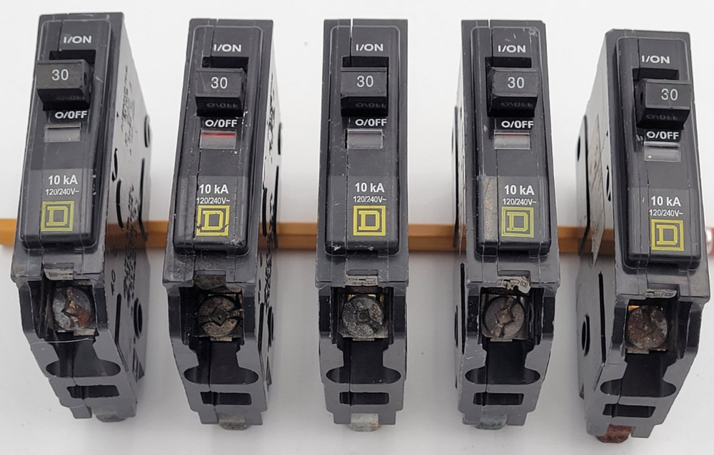 Square D QO130 30 Amp 1-Pole Plug-On 120 V AC Circuit Breaker (Lot of 5) USED