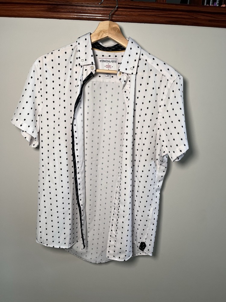 International Report Mens Small White Skull Print 4-Way Stretch Short Sleeve