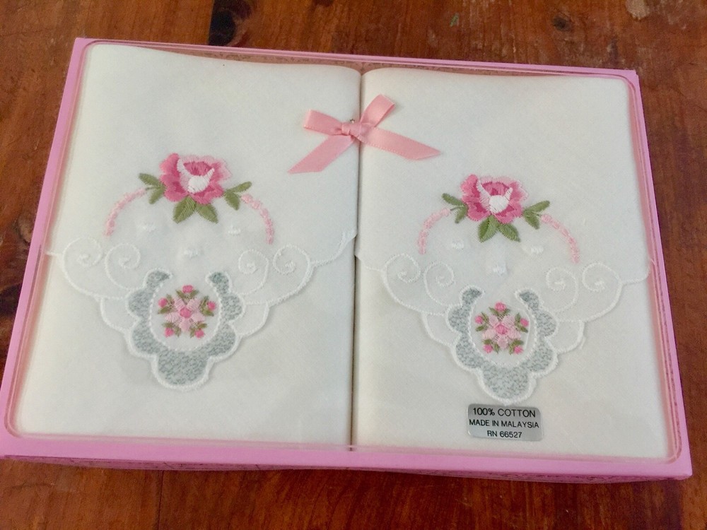 Vintage women’s handkerchiefs gift box embroidered 100% cotton 12x12