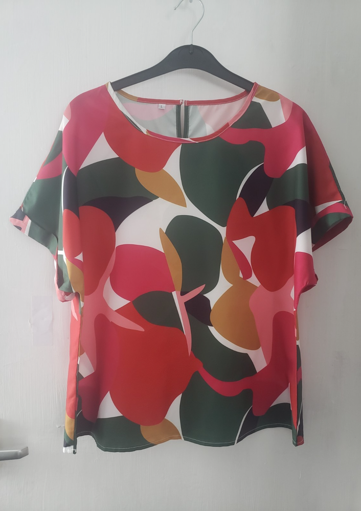 Ladies blouse multi colour and pattern size L short sleeves round neck