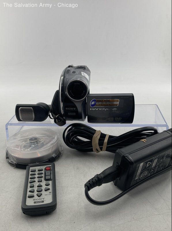 Sony DCR-DVD105 Silver Black 800x Digital Zoom Handycam Camcorder With Charger