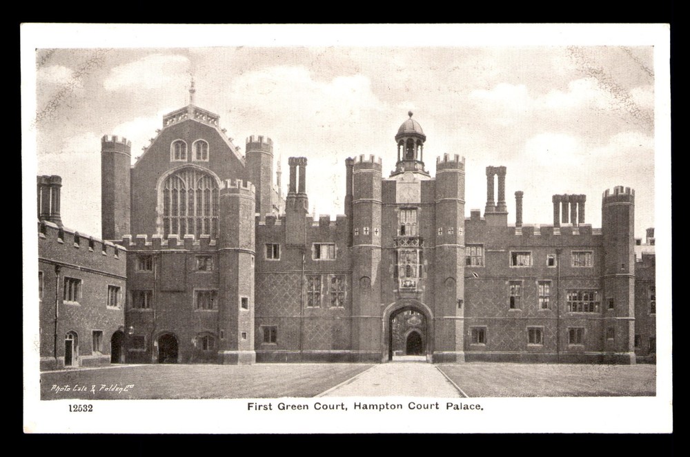 First Green Court Hampton Court Palace England UK Unp Postcard Divided