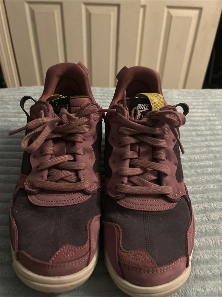 Air Jordan MA2  CW 5992–500 Color Is Light Mulberry,Saturn,Gold Women’s Size 9.5