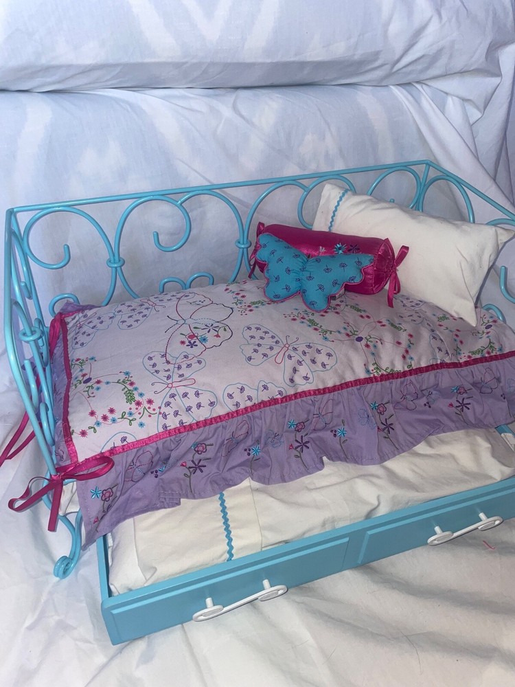 Retired 2009 American Girl Curlicue Day Bed with Butterfly Bedding in Original Box