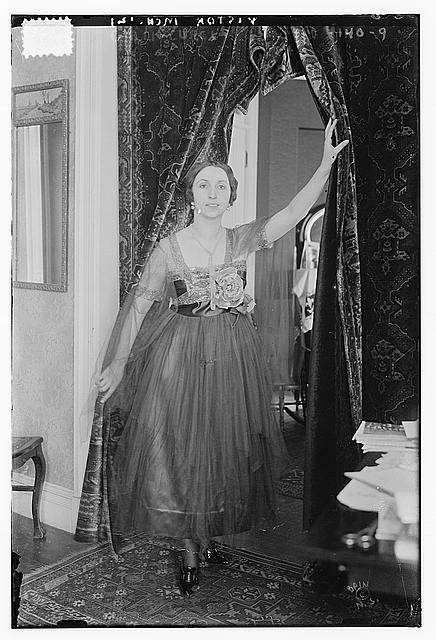 Photo:Amelita Galli-Curci 1917 Photograph Opera Singer in Dress