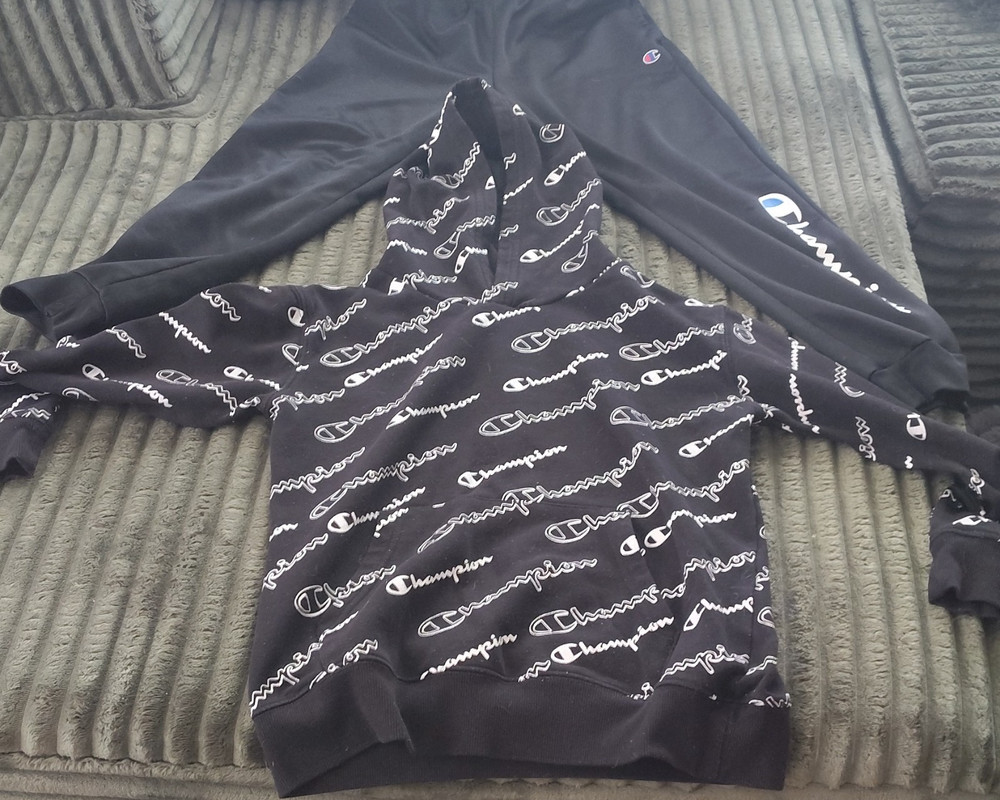 Champion Men's L 2-Piece Fleece Logo Sweatsuit Hoodie & Tapered Pants Pockets