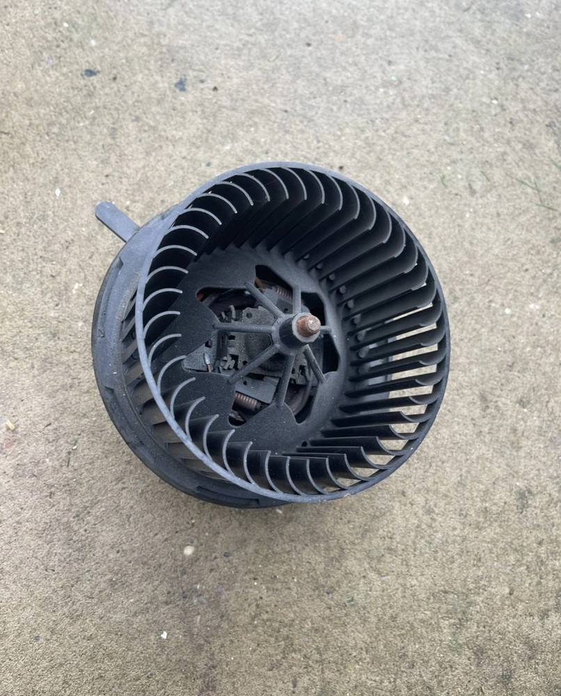 Audi A3 8P Volkswagen Golf Mk5 Air Con Heater Blower Fan Motor 1K2820015C
