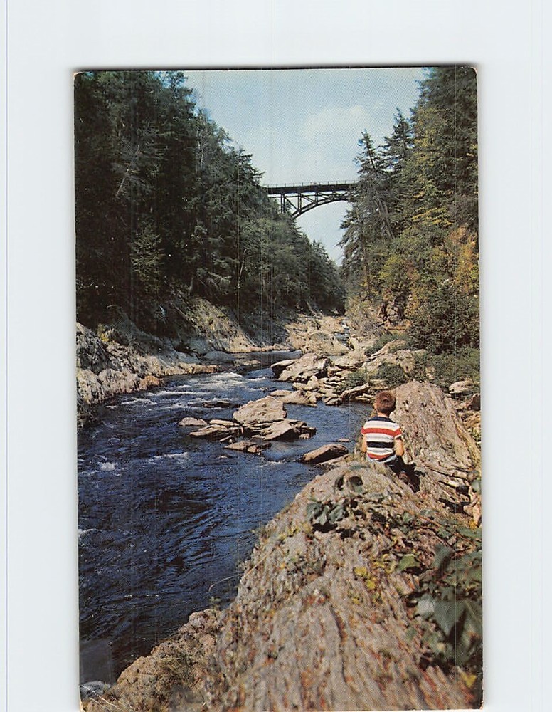 Postcard Quechee Gorge Green Mountains in Vermont USA