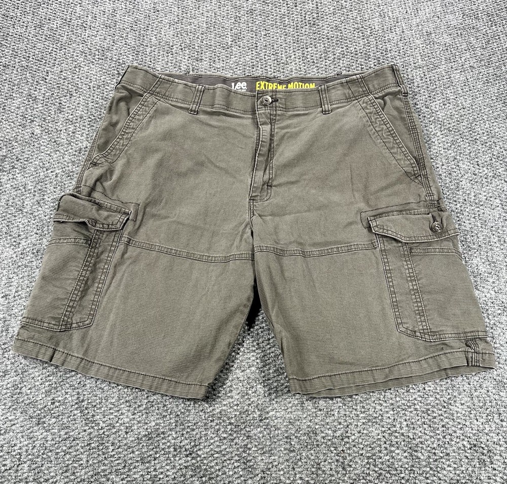 Lee Extreme Motion Cargo Shorts Men’s 40 Beige Belt Loops Stretch Utility