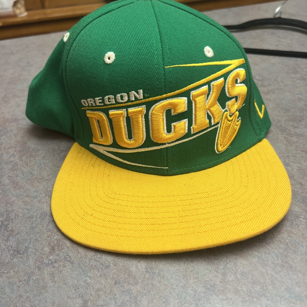 Slightly Used Oregon Ducks Zephyr Original Snapback Adjustable Baseball Cap Hat