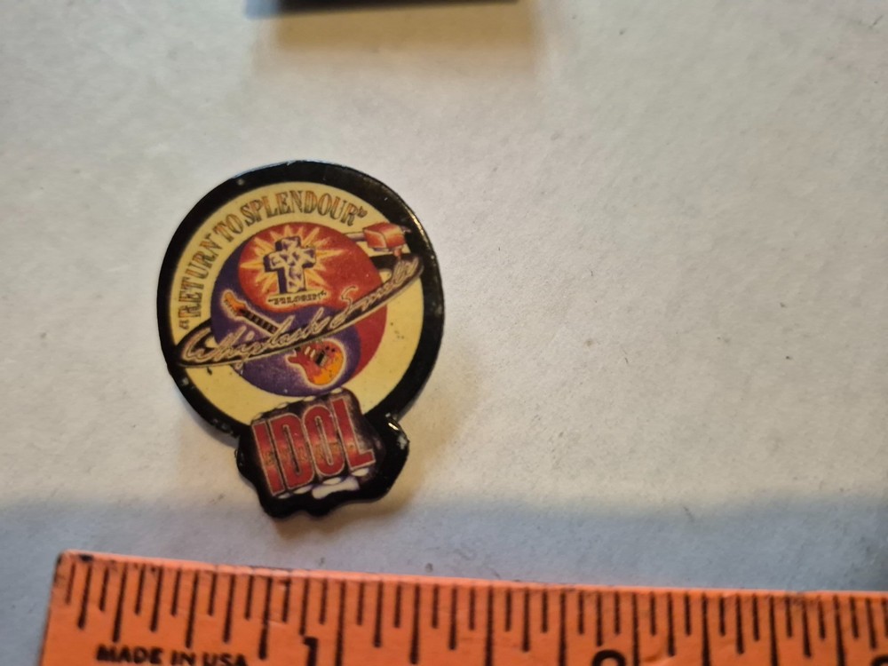 BILLY IDOL-RETURN TO SPLENDOUR promo chip pin  vintage      ffej
