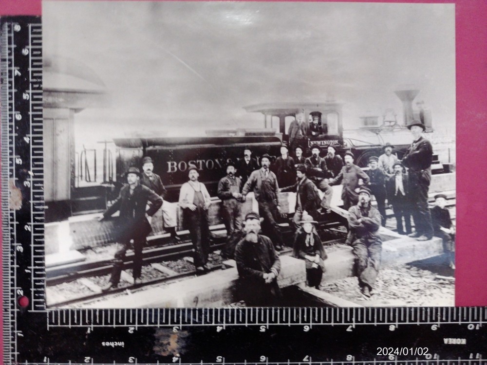 BOSTON & MAINE RAILROAD LOCOMOTIVE NEWINGTON CREW PHOTO PASSENGER TRAIN Ca 1910