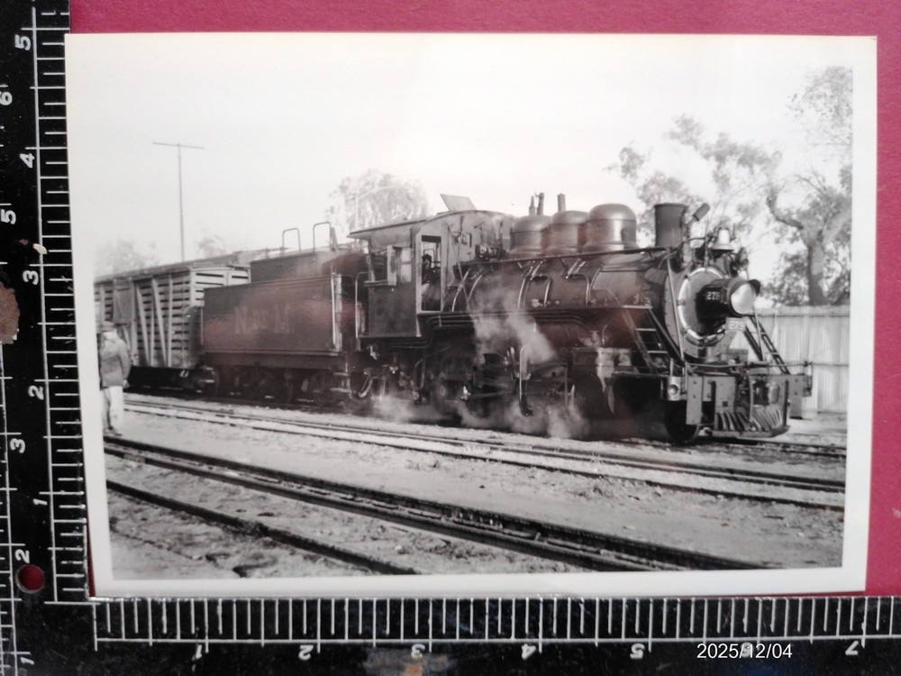NdeM NATIONAL RAILROAD OF MEXICO 2-8-0 NG LOCOMOTIVE #279 PHOTO SAN LAZARO 1964