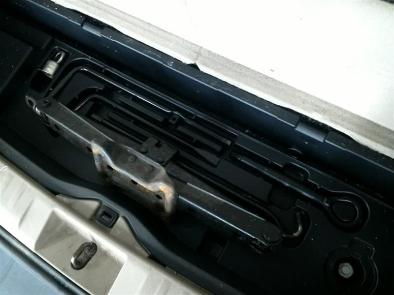 HIGHLANDR 2012 Jack 104549578 NO FOAM TRAY NO SPARE TIRE